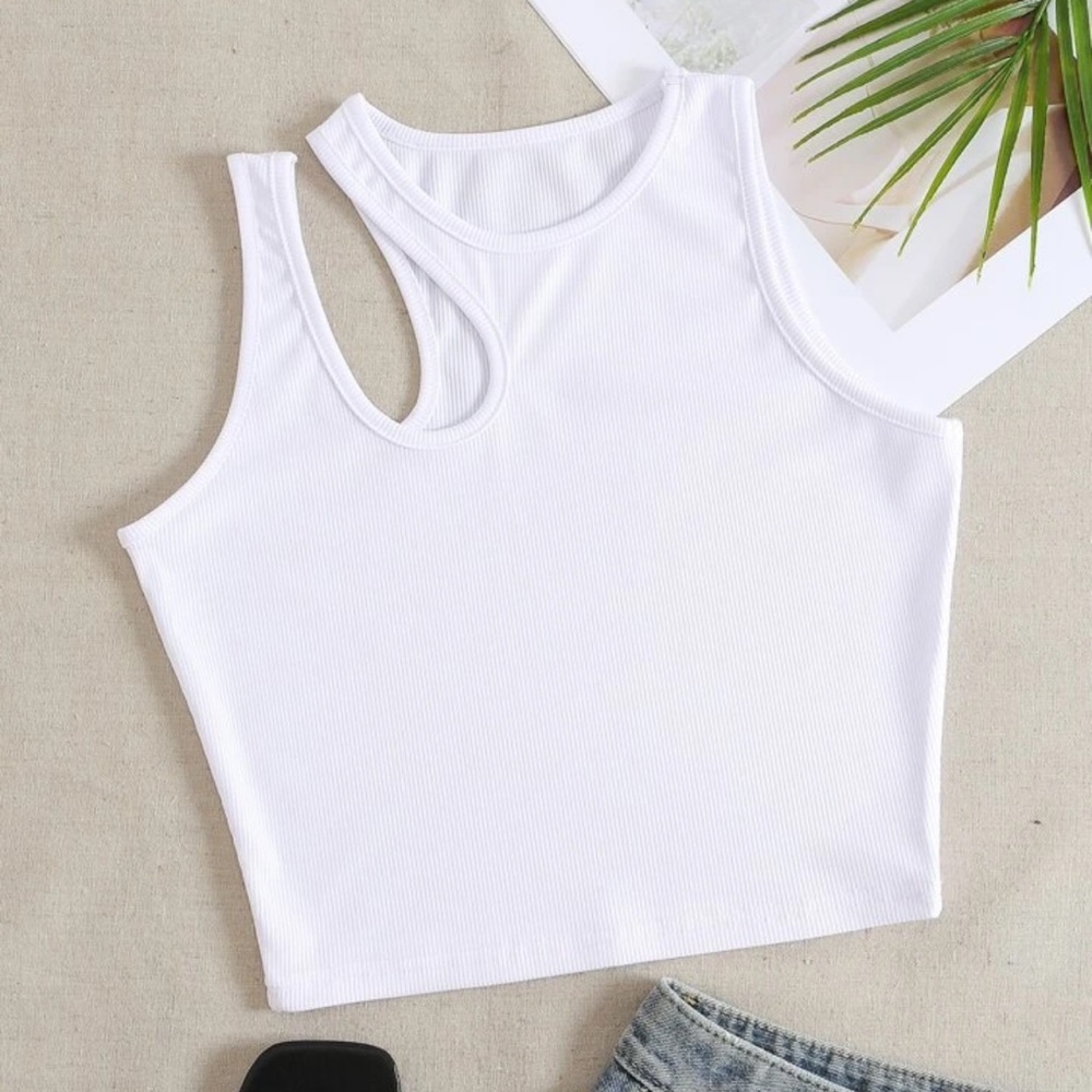 NWOT Verdusa asymmetrical neck cut out crop top